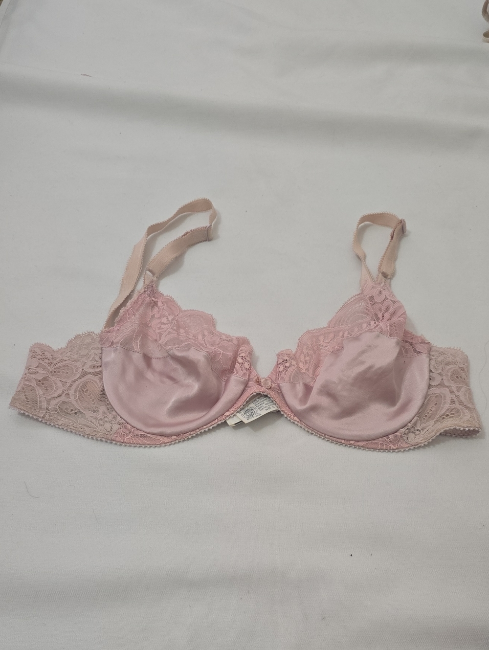 Oscar de la Renta Pink Satin and Lace Union Made Vintage Underwire Bra 36B